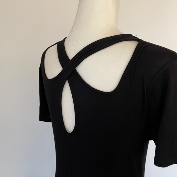 ** SOLD ** NWOT Black keyhole peekaboo shirt - Sz M - Picture 7 of 7